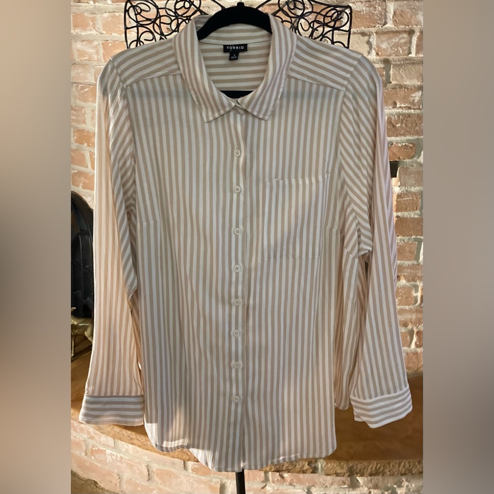 Torrid Cream Striped Women’s Casual Shirt